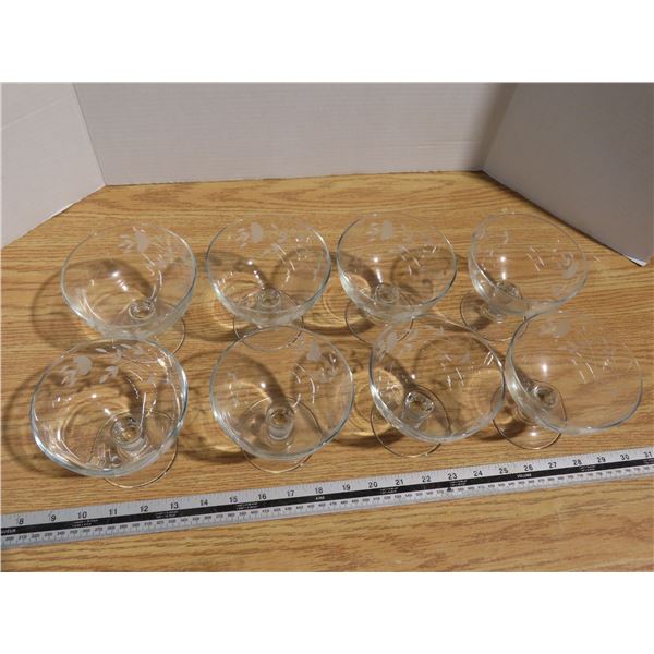 Lot of 8 glasses