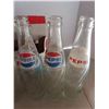 Image 3 : 6 vintage pepsi bottles and case