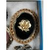 Image 3 : Lot of Cameo items 3 brooch's and earrings