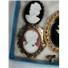 Image 4 : Lot of Cameo items 3 brooch's and earrings