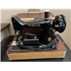 Image 2 : 1950's Singer Sewing Machine - works!