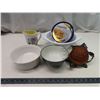 Image 1 : Misc. Lot (working turtle lamp, pasta strainer,etc.)