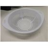 Image 3 : Misc. Lot (working turtle lamp, pasta strainer,etc.)
