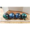 Image 1 : Set of 4 Vintage bowling balls