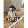 Image 2 : Vintage small stained glass tulip shade - 6"H
