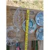 Image 7 : Decorative plates and 2 glass serving dishes