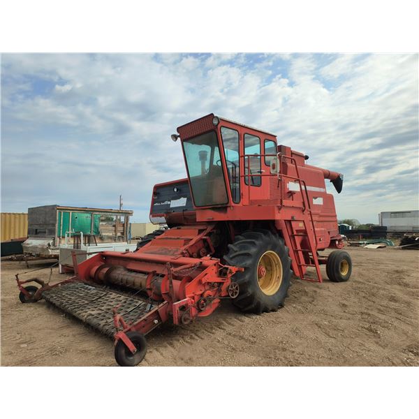 Massey Ferguson 760 combine - runs and drives, field ready