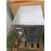 Image 2 : commercial ice maker - works just needs cleaning