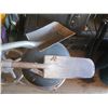 Image 1 : 2 shovels, 2 gardening tools