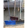 Image 1 : 3 snow shovels