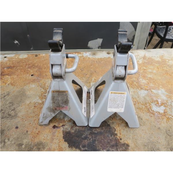 set of jack stands