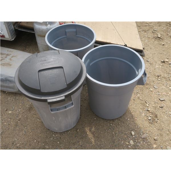 3 Rubbermaid garbage cans