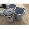 Image 1 : 3 Rubbermaid garbage cans