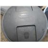 Image 2 : 3 Rubbermaid garbage cans