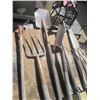 Image 3 : shovels, pitchfork, gardening tools