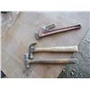 Image 1 : 2 hammers and a 14" pipe wrench