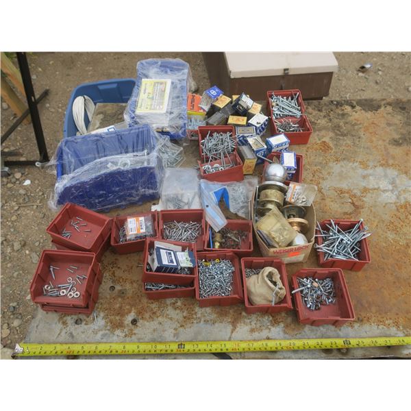 lot of assorted hardware