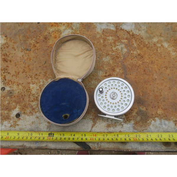 marquis #8/9 hardy bros reel in case