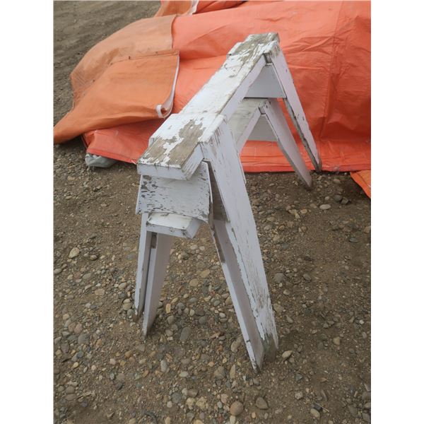 pair of saw horses