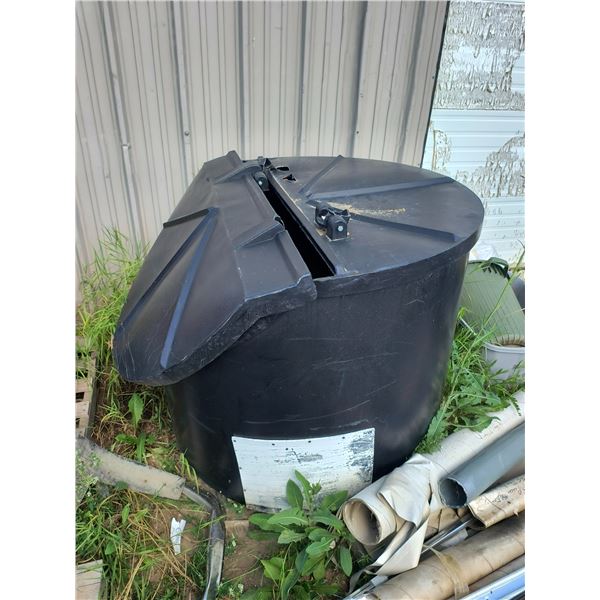 Large black garbage bin, w/ lid