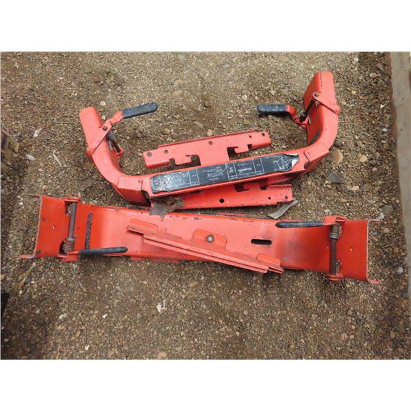 2 scaffolding metal brackets
