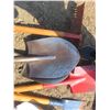 Image 5 : Lot of Shovels & Rakes