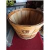 Image 3 : woodenbasket and antique case