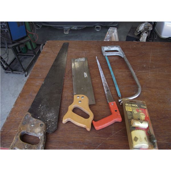 4 saws and 1 door hole saw kit.