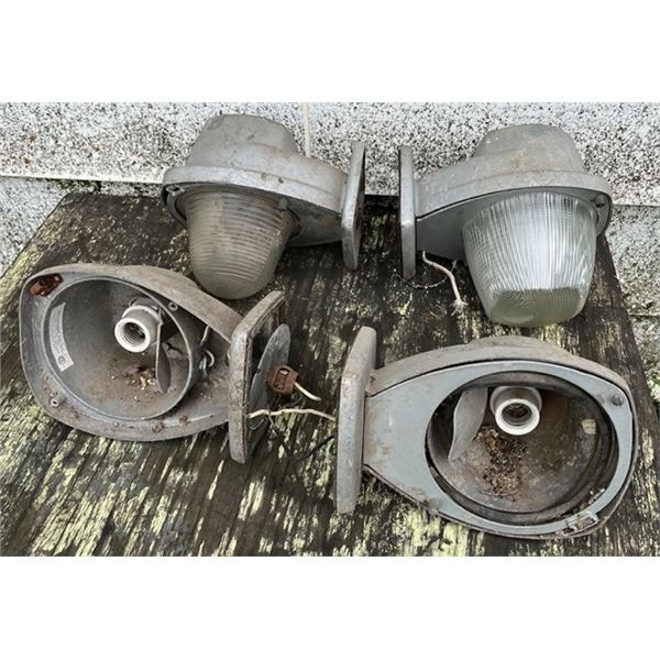 4 garage or yard light fixtures