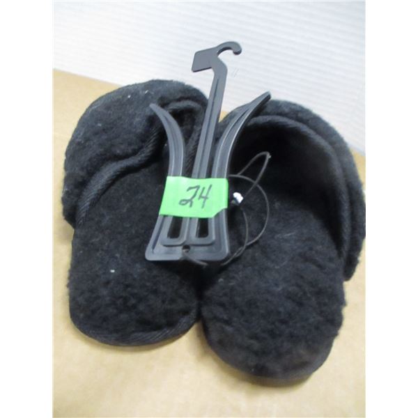 STORE CLOSE-OUT (AS IS):  SLIPPERS (SIZE 6)