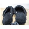 Image 2 : STORE CLOSE-OUT (AS IS):  SLIPPERS (SIZE 6)