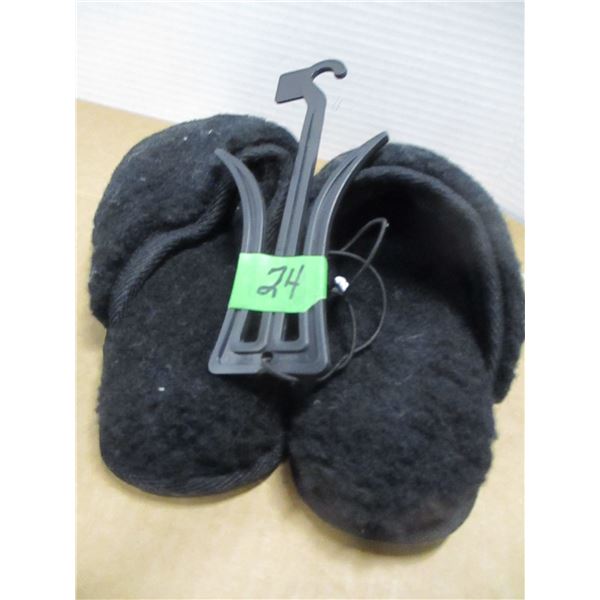 STORE CLOSE-OUT (AS IS):  SLIPPERS (SIZE 6)