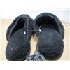 Image 2 : STORE CLOSE-OUT (AS IS):  SLIPPERS (SIZE 6)