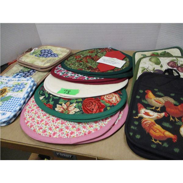 COLLECTABLE:  BOX C/W POT HOLDERS & CHAT MATS