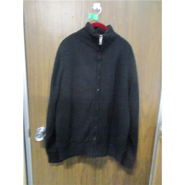 SWEATER (SIZE LARGE)