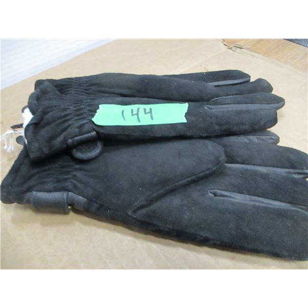 STORE CLOSE-OUT (AS IS):  BLACK GLOVES (SIZE MEDIUM)