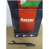 Image 1 : APPROX. 100 DISPOSABLE STRAIGHT RAZORS