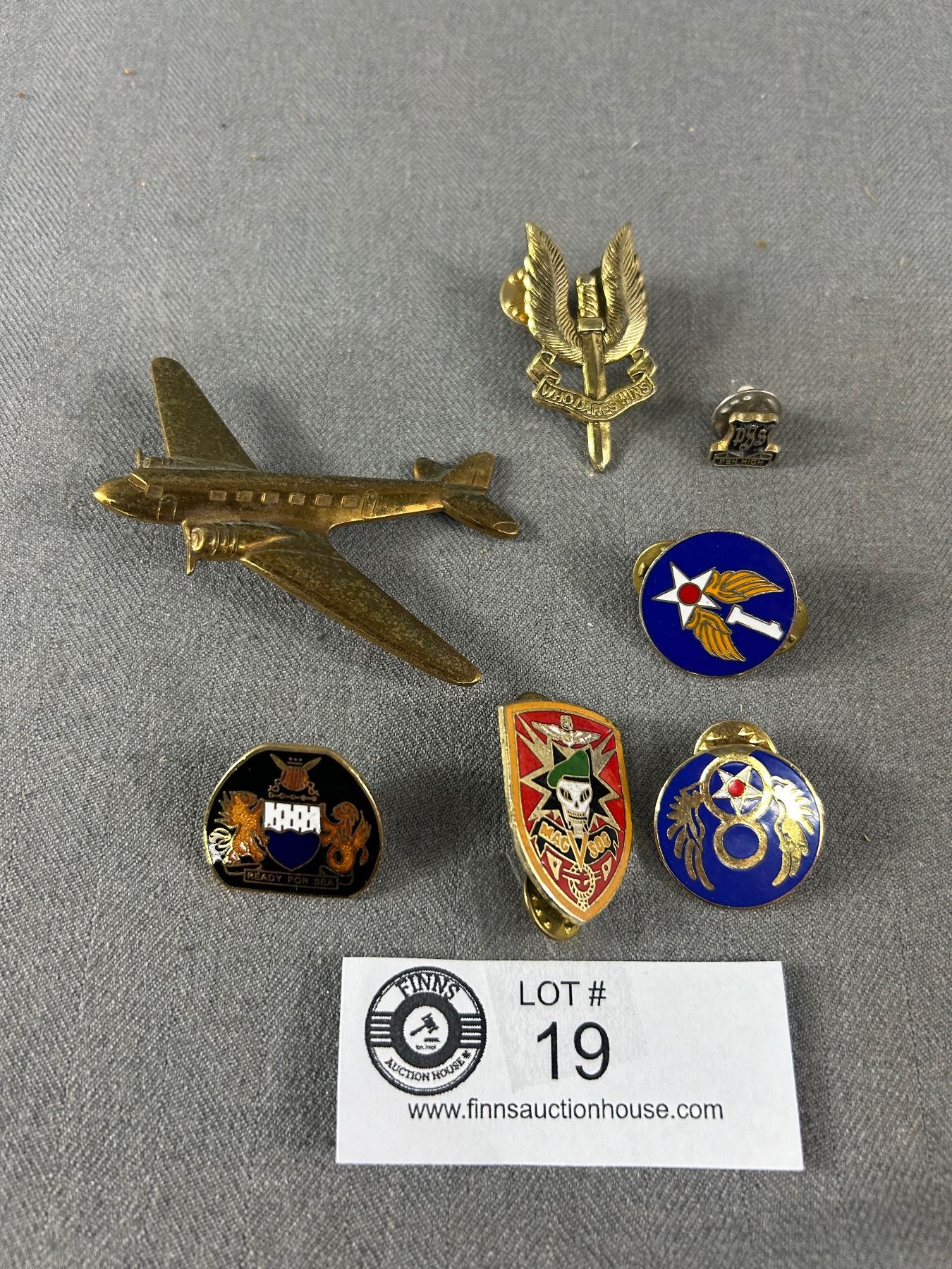 Pin Collection Assorment Nice Collectors Assortment Of American Metal Military Pins
