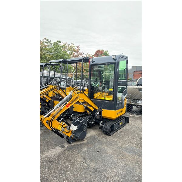 AGT INDUSTRIAL QK18RXS-C 2024 YELLOW 15HP GAS POWERED ENCLOSED RUBBER TRACK MINI EXCAVATOR