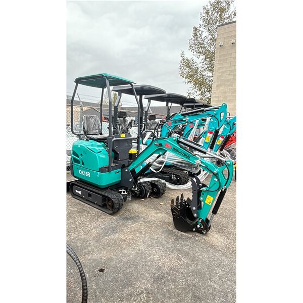 AGT INDUSTRIAL LS15R 2024 BLUE 13.5HP GAS POWERED RUBBER TRACK MINI EXCAVATOR WITH ATTACHED 0.025M