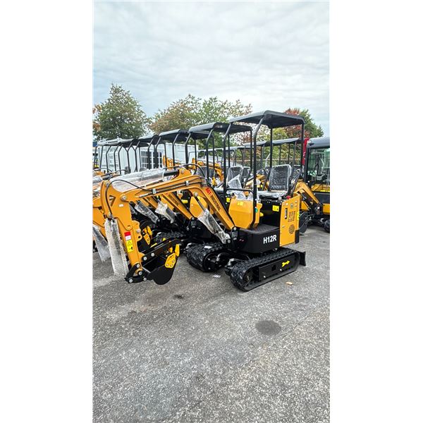 AGT INDUSTRIAL H12R 2024 YELLOW 13.5 HP GAS POWERED RUBBER TRACK MINI EXCAVATOR WITH ATTACHED 0.025