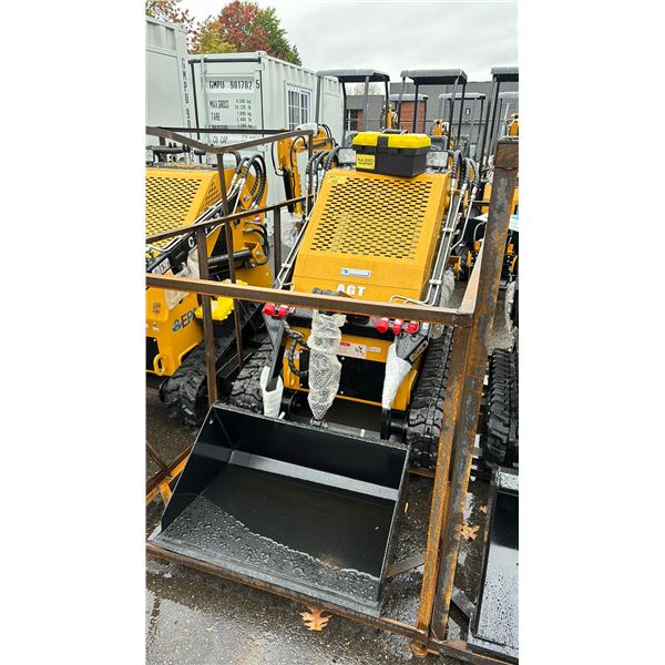 AGT INDUSTRIAL CRT23 YELLOW 13.5 HP GAS POWERED RUBBER TRACK RIDE ON HYDRAULIC MINI SKID STEER/