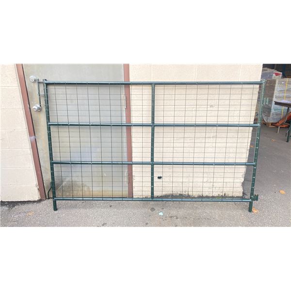 SET OF 6 - 7'L X 4'H LIVESTOCK PANELS WITH MESHING IN BETWEEN RAILS