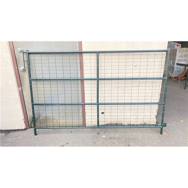 SET OF 6 - 7'L X 4'H LIVESTOCK PANELS WITH MESHING IN BETWEEN RAILS