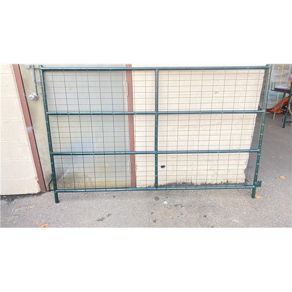 SET OF 6 - 7'L X 4'H LIVESTOCK PANELS WITH MESHING IN BETWEEN RAILS