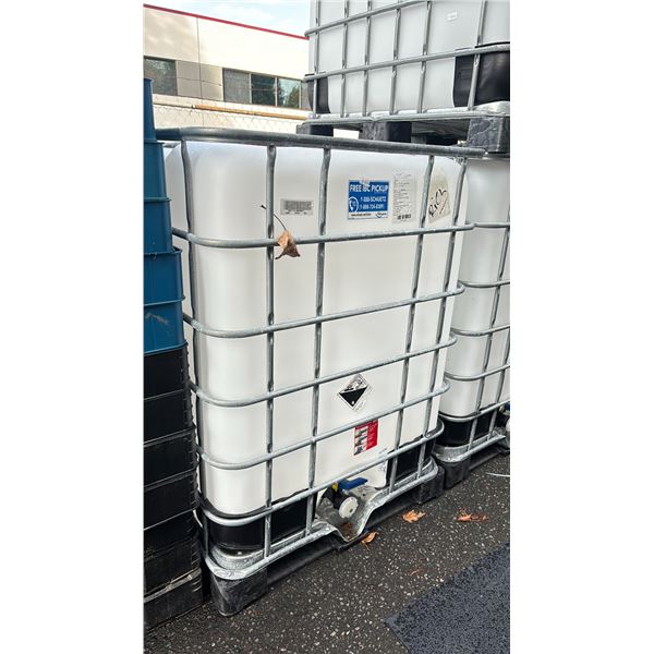 SCHUTZ 1200L PLASTIC COMMERCIAL METAL FRAMED LIQUID TRANSPORT PALLET