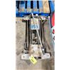 Image 1 : INDUSTRIAL FLOOR VEHICLE JACK