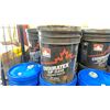 Image 2 : 3 PAILS OF CHEVRON RANDO HD 10 5GAL PAILS OF INDUSTRIAL OIL & PAIL OF PETRO-CANADA ENDURATEX EP 320