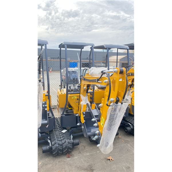 AGT INDUSTRIAL MX12R YELLOW 2024 13.5 HP GAS POWERED RUBBER TRACK MINI EXCAVATOR WITH ATTACHED
