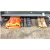 Image 2 : LARGE LOT OF VARIOUS TARPS, MESHING, WOODEN POLES, CONSTRUCTION FENCE POSTS & PLASTIC WRAP AROUND
